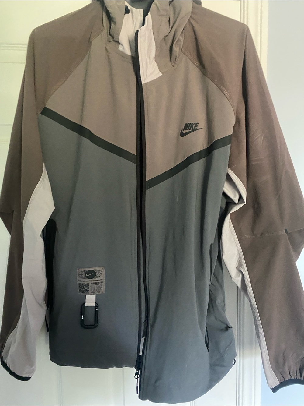 Nike Men’s Hooded Windbreaker